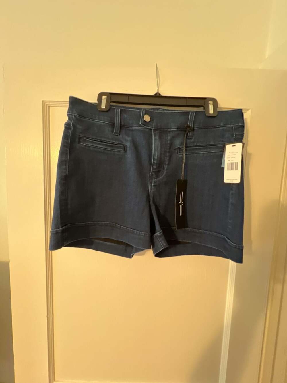 Liverpool Cole Trouser Short in Crescent Blue Denim